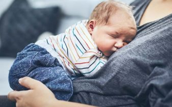 cumparatul hainelor de bebelusi