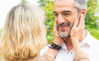 Poezia-unei-atingeri