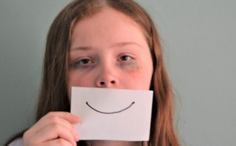 Suferinta-cu-zambetul-pe-buze